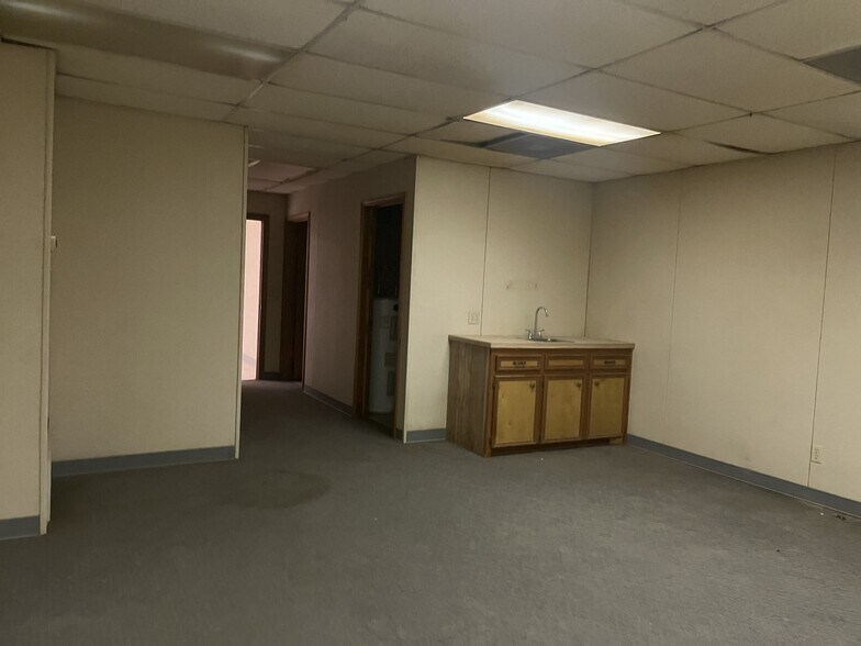 More Photos Of 1012 E Waylon Jennings Blvd, Littlefield Industrial For Sale