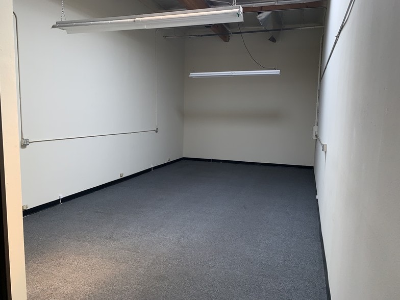 More Photos Of 634 N Poplar St, Orange Unknown For Lease