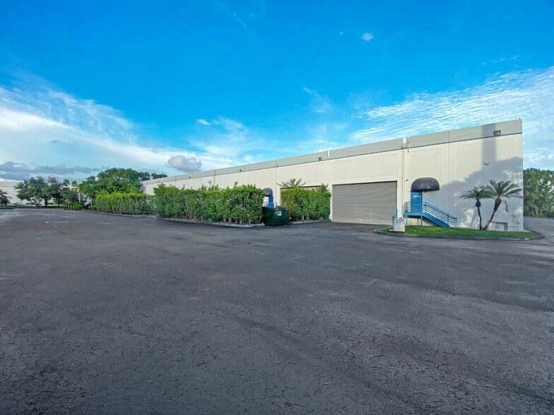 More Photos Of 8810-8840 NW 18th Ter, Miami Showroom For Lease