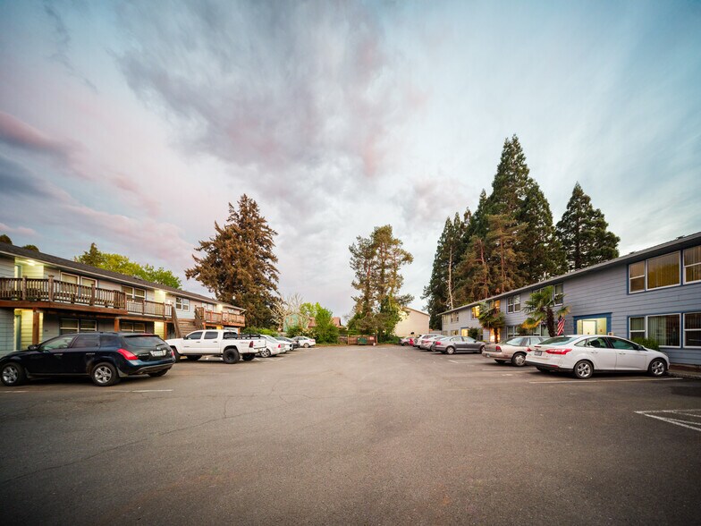 More Photos Of 302 Monmouth Ave S, Monmouth Apartments For Sale