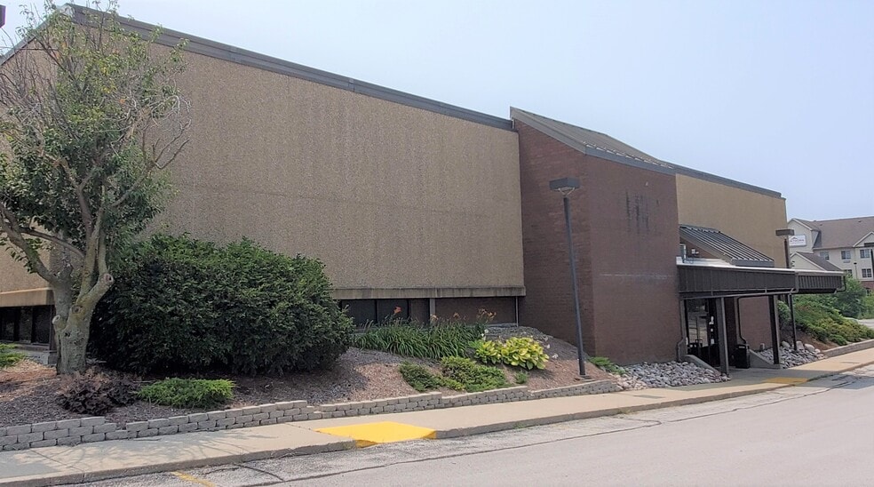 More Photos Of 404 Brock Dr, Bloomington Office For Sale