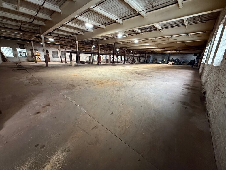 More Photos Of 97 Mendon St, Bellingham Industrial For Lease