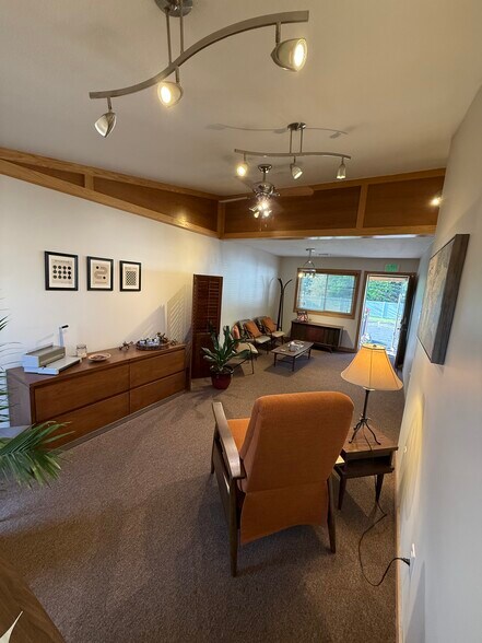 More Photos Of 5619 Highland Rd, Waterford Medical For Sale