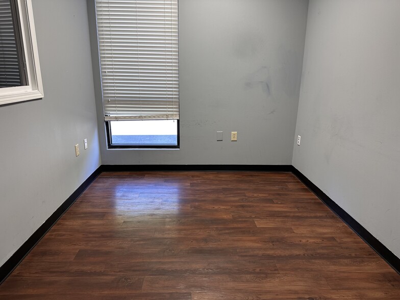 More Photos Of 297 Industrial Park Dr, Lawrenceville Warehouse For Lease