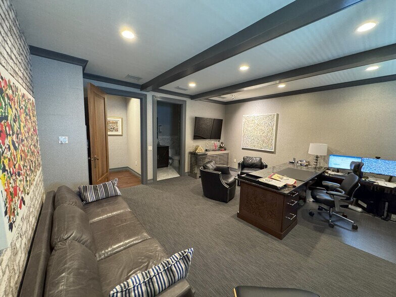 More Photos Of 2011 W Cleveland St, Tampa Loft Creative Space For Sale