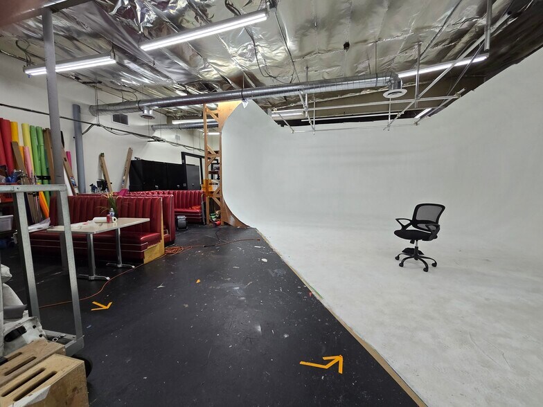 More Photos Of 2201 N Hollywood Way, Burbank Showroom For Lease