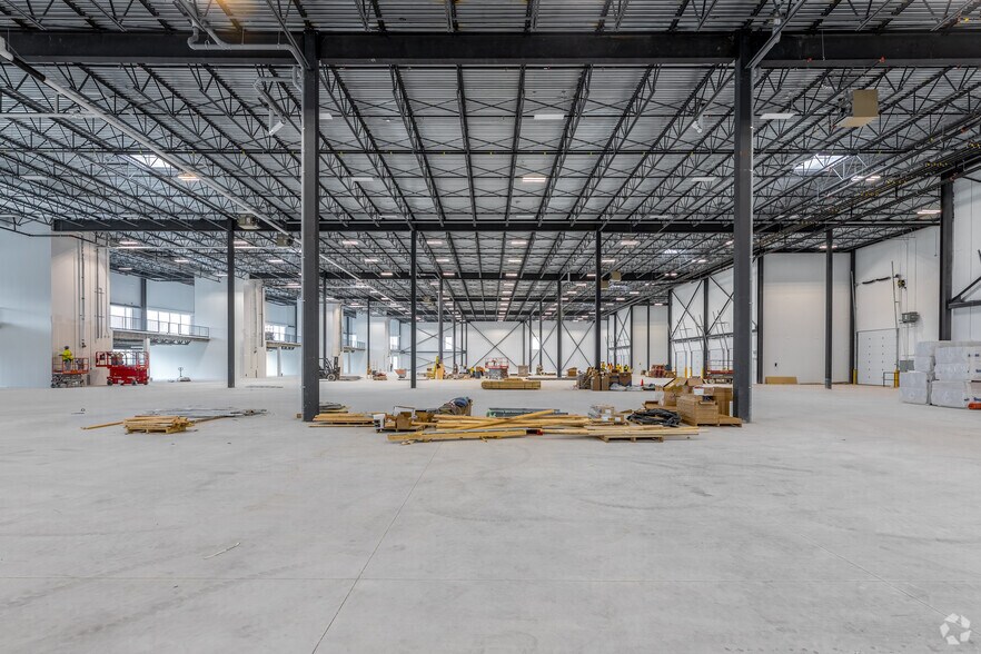 More Photos Of 180-190 Allstate Pky, Markham Distribution For Sale