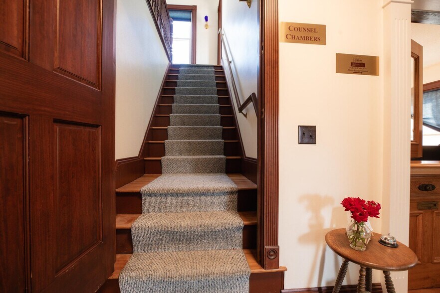 More Photos Of 293 State St, Bangor Office For Sale