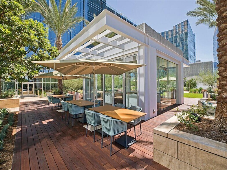 More Photos Of 1000 W 8th St, Los Angeles Apartments For Lease