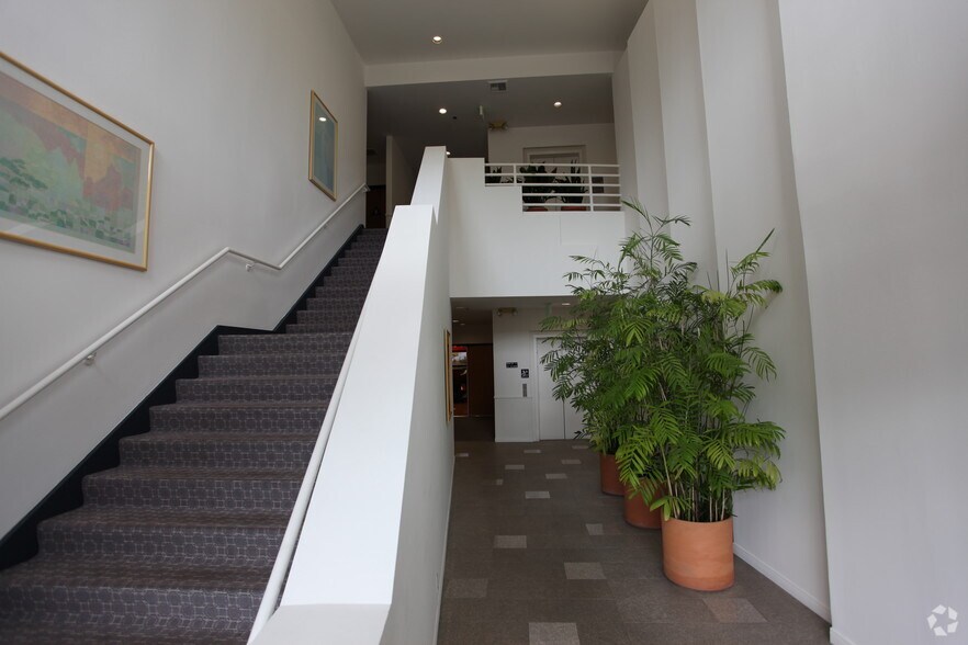 More Photos Of 340 N Westlake Blvd, Westlake Village Office For Lease