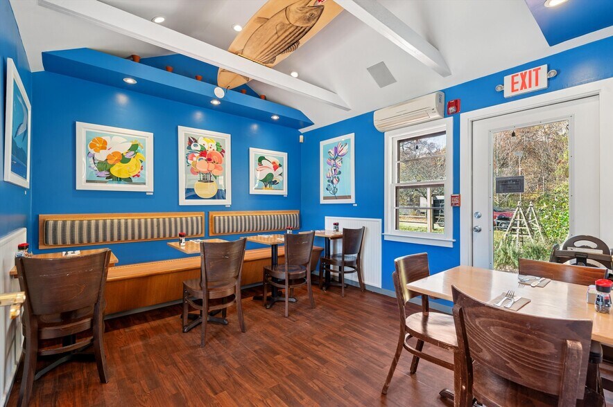 More Photos Of 1615 Bridgehampton, Sag Harbor Restaurant For Sale