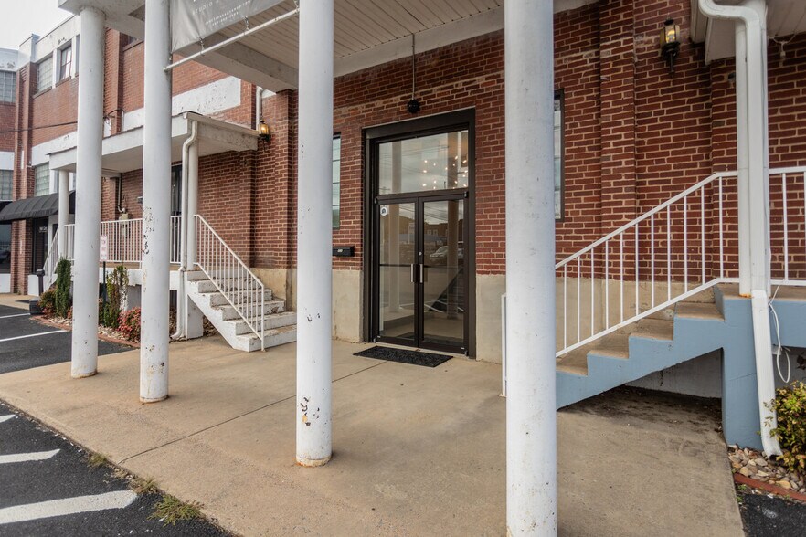 More Photos Of 406 W Spotswood Trl, Elkton Storefront For Sale
