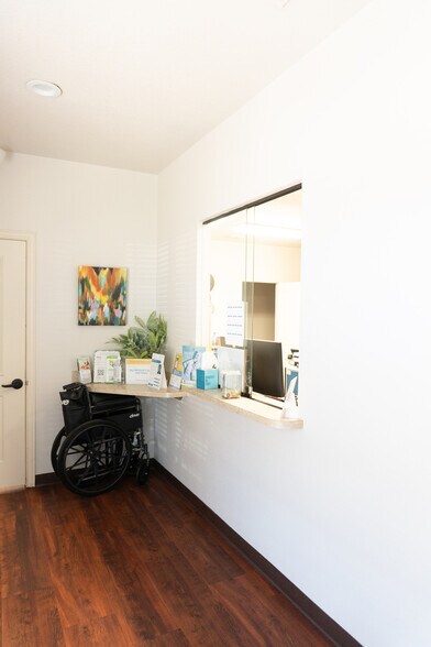 More Photos Of 2001 Rockview Dr, Granbury Medical For Lease