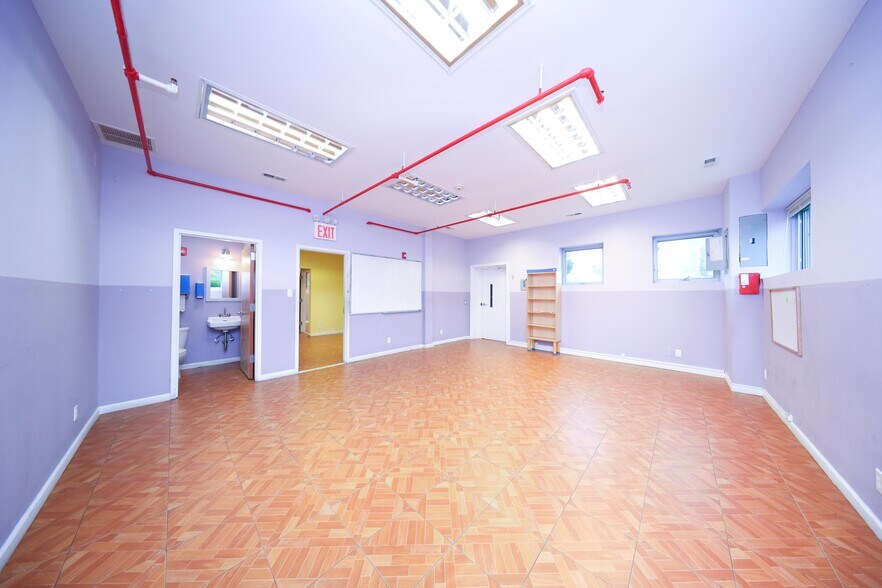 More Photos Of 343 Sand Ln, Staten Island Daycare Center For Sale