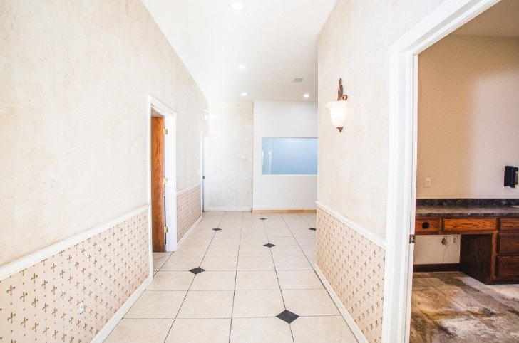 More Photos Of 1702-1708 N Commerce St, Ardmore General Retail For Lease