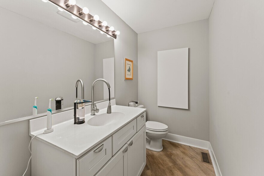 More Photos Of 410 Dinah Shore Blvd, Winchester Office Residential For Sale