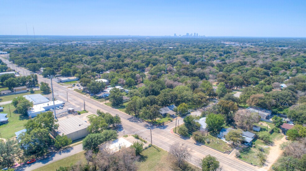 More Photos Of 2620 Carson St, Haltom City Light Distribution For Lease