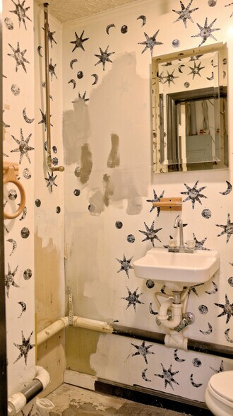 More Photos Of 1087 E Main St, Radford General Retail For Sale