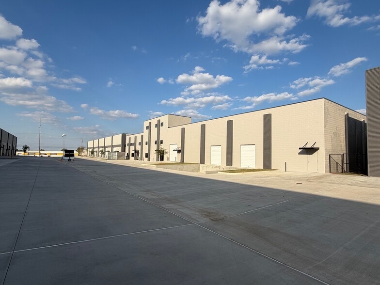 More Photos Of 6240 E 15th St, Tulsa Unknown For Lease