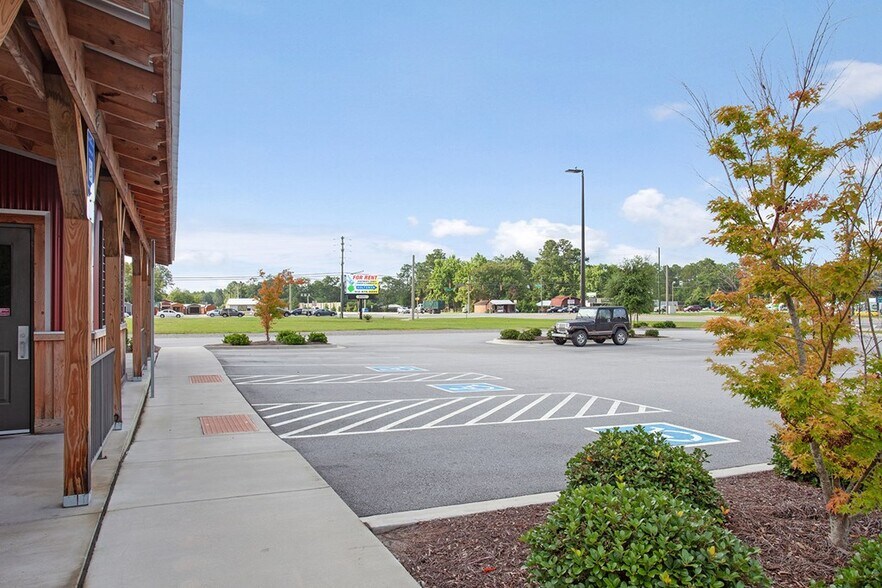 More Photos Of 762 Veterans Pky, Hinesville Restaurant For Sale