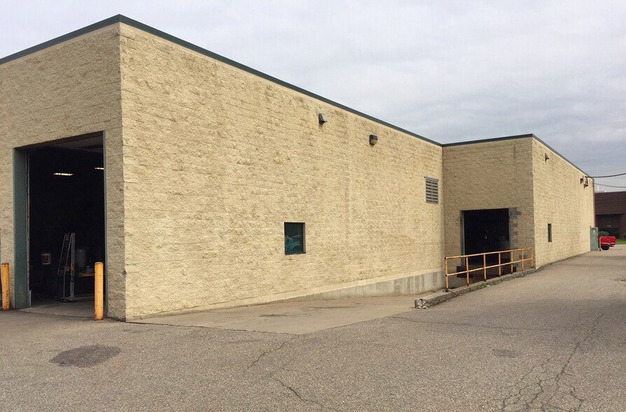 More Photos Of 41158 Koppernick Rd, Canton Warehouse For Lease