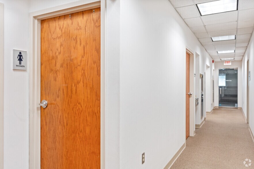 More Photos Of 8233 Old Courthouse Rd, Vienna Medical For Lease