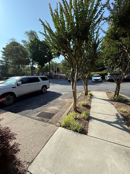 More Photos Of 1831 Independence Sq, Dunwoody Office For Lease