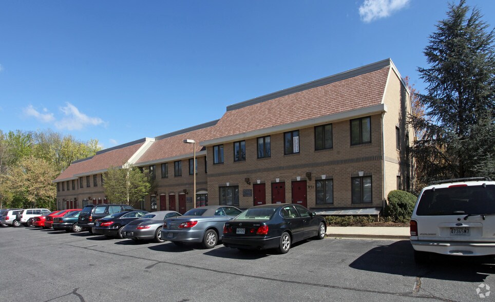 More Photos Of 931-947 Russell Ave, Gaithersburg Medical For Lease