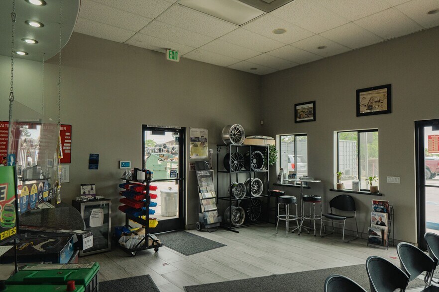 More Photos Of 6886 Santa Fe Dr, Winton Auto Repair For Sale