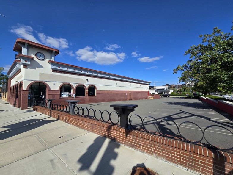 Primary Photo Of 110 Main St, Hackensack Drugstore For Lease