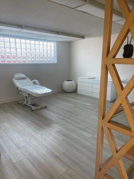 More Photos Of 1405 S Harlem Ave, Berwyn Office For Sale