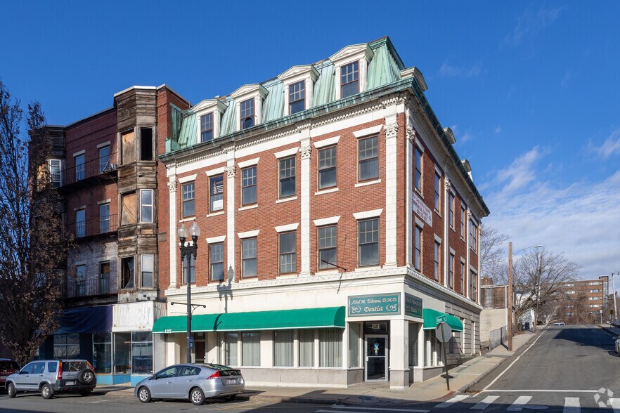 Primary Photo Of 119-125 Merrimack St, Haverhill Medical For Sale