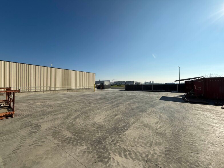More Photos Of 1140 Glenwood ave, Turlock Showroom For Lease