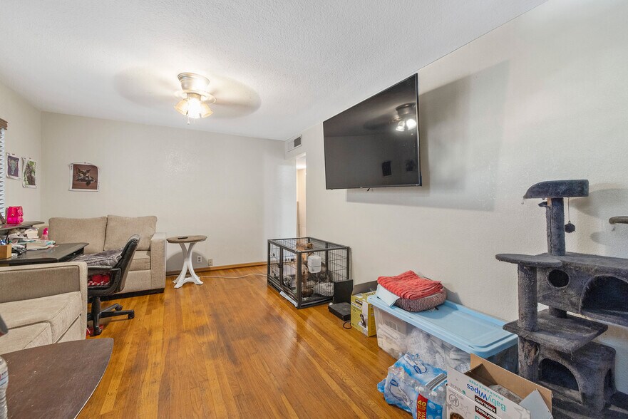 More Photos Of 909 E Noble Ave, Visalia Multifamily For Sale