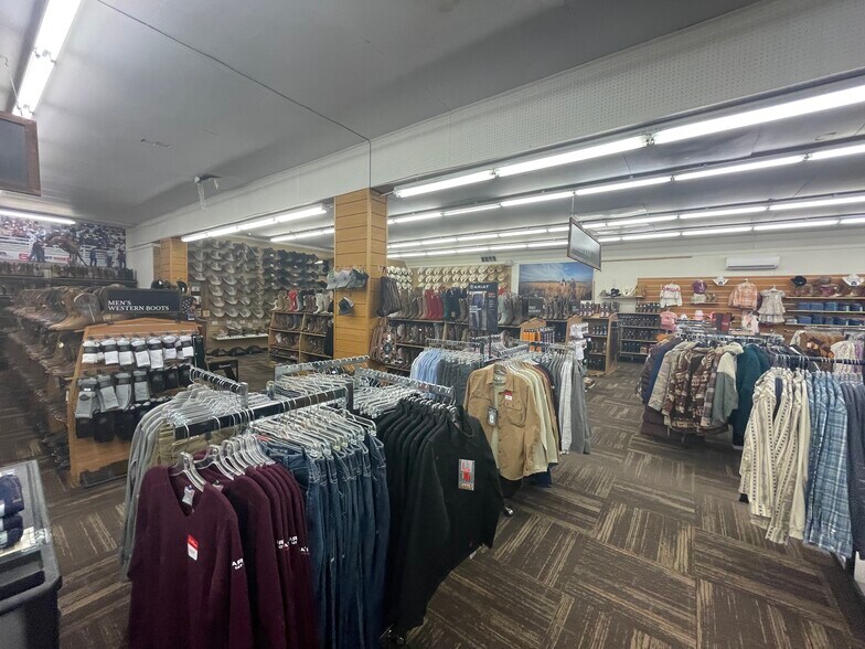 More Photos Of 727 N Federal Blvd, Riverton General Retail For Sale