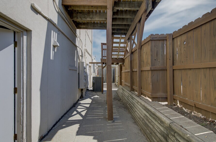 More Photos Of 2319 Vinton St, Omaha Office Residential For Sale