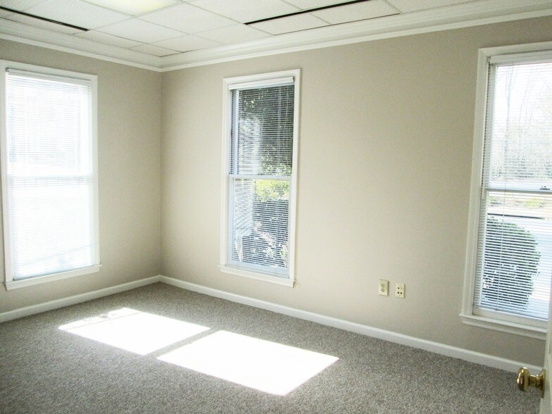 More Photos Of 3867 Holcomb Bridge Rd, Peachtree Corners Office For Lease