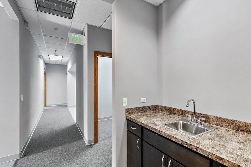 More Photos Of 1452 Merchant Dr, Algonquin Medical For Sale