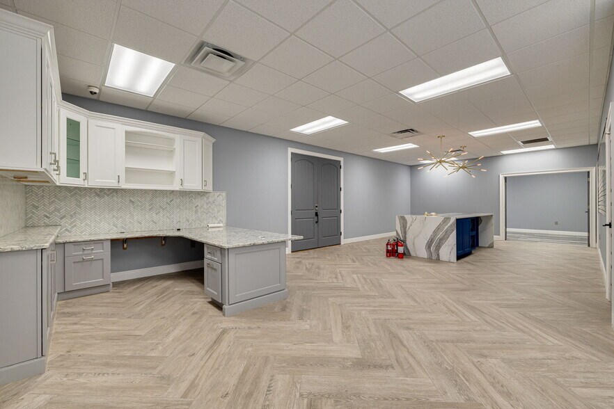 More Photos Of 440 Roberts Rd, Oldsmar Warehouse For Lease