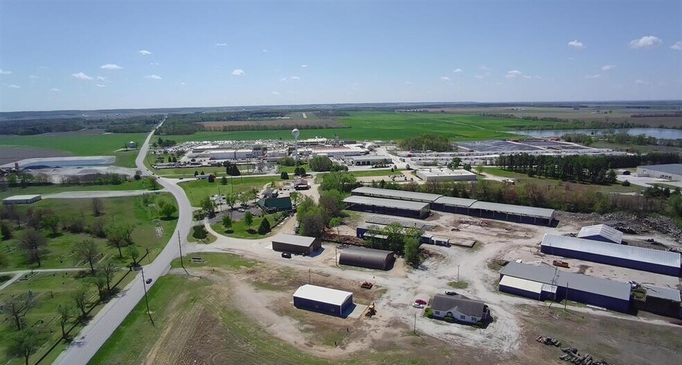 More Photos Of 8727 Arenzville Rd, Beardstown Warehouse For Sale