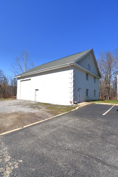 More Photos Of 972 Youngstown Kingsville Rd, Vienna Office For Sale