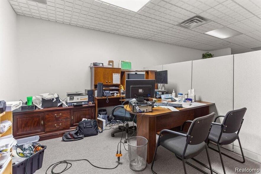 More Photos Of 3020 Oakwood Blvd, Melvindale Office For Sale