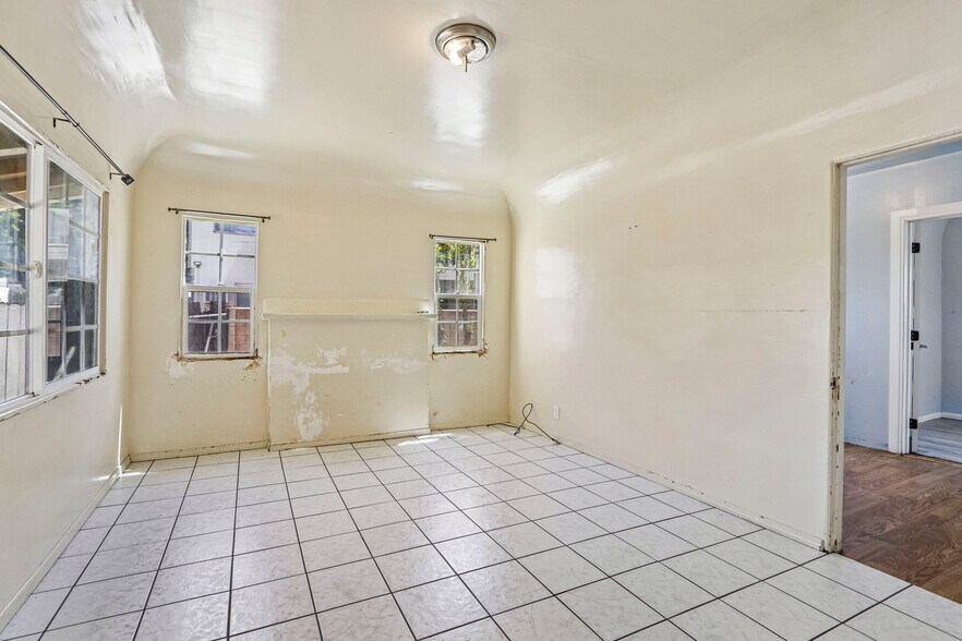 More Photos Of 7315 Woodley Ave, Van Nuys Land For Sale