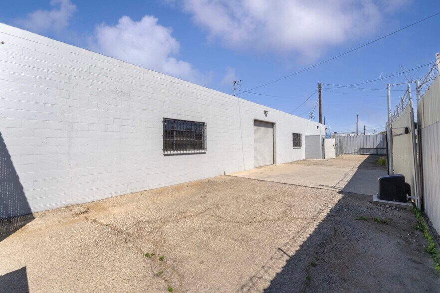 More Photos Of 15626 S Main St, Gardena Warehouse For Lease