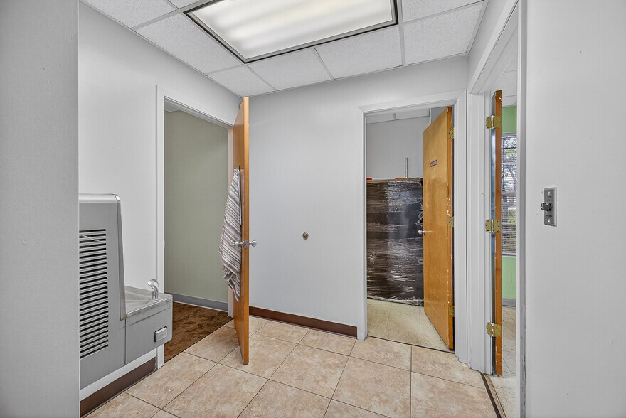 More Photos Of 1500 N Pace Blvd, Pensacola Freestanding For Sale