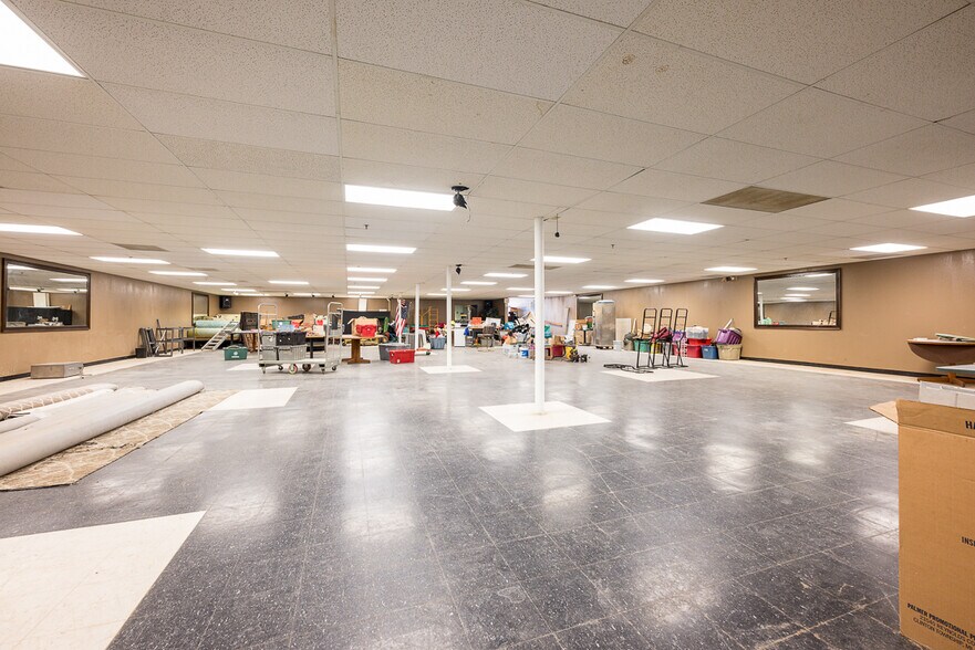 More Photos Of 133 Oak St, Bonner Springs Freestanding For Sale