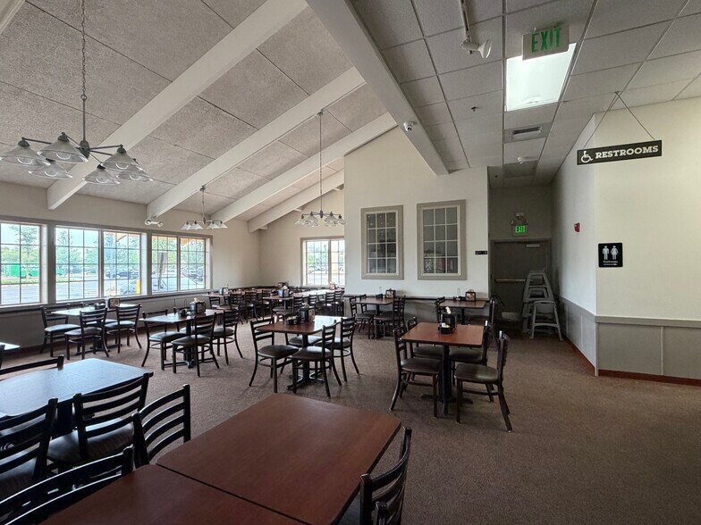 More Photos Of 1591 S Randall Rd, Algonquin Restaurant For Sale