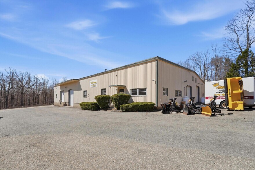 Primary Photo Of 30 Huntoon Memorial Dr, Leicester Warehouse For Sale