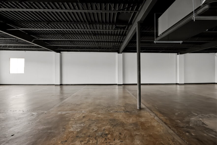 More Photos Of 937 Winchester Rd, Lexington Storefront For Lease