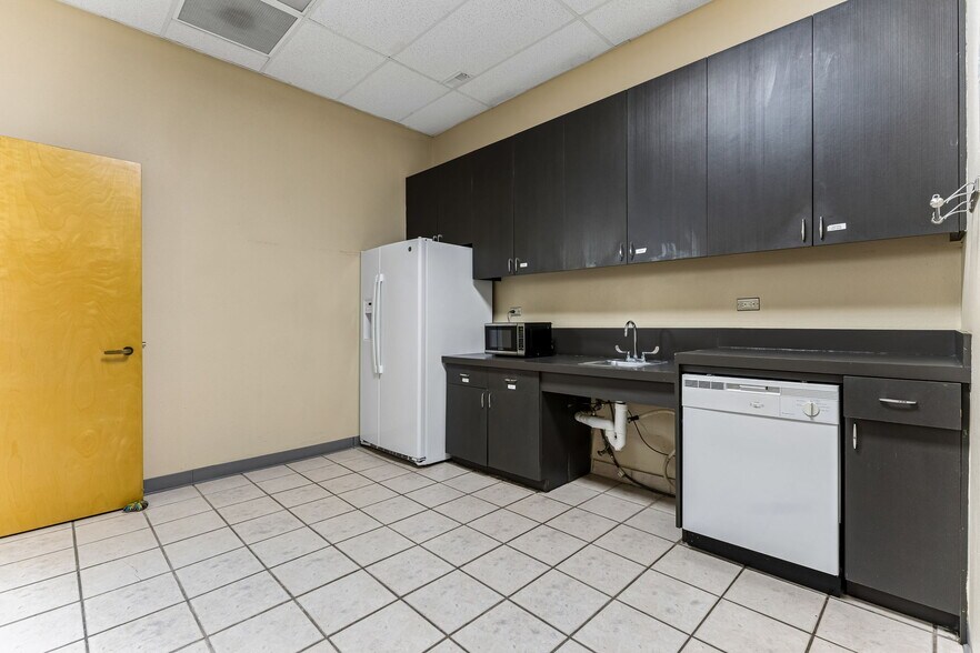 More Photos Of 2014 S Hackberry St, San Antonio Office For Sale